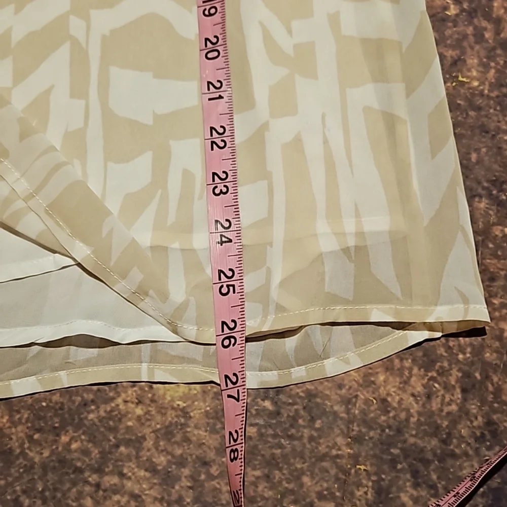 Calvin Klein | Beige and White Flowy Blouse - Picture 8 of 10